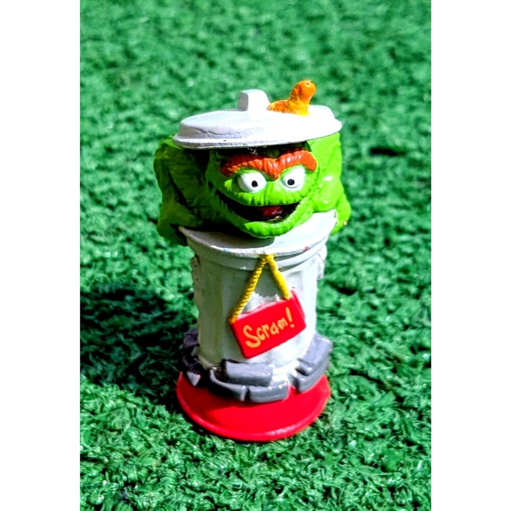Sesame Street Oscar The Grouch 35th Anniversary Chess Red Rook Figure Castle EUC